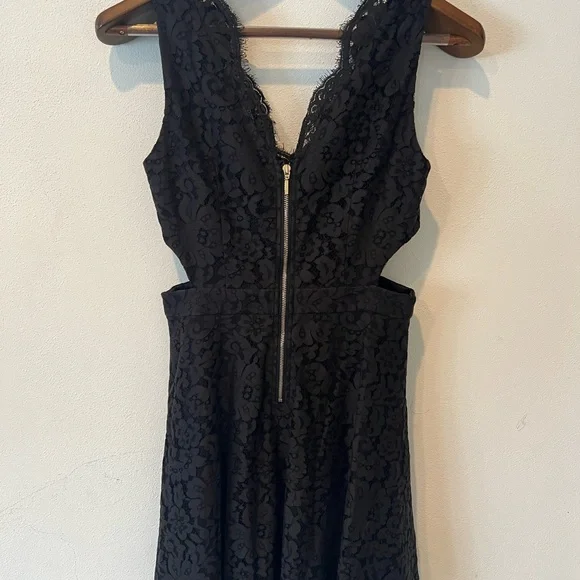 Marciano Vneck Black Lace Lined Cutout Mini Dress Size 4 - Picture 7 of 10